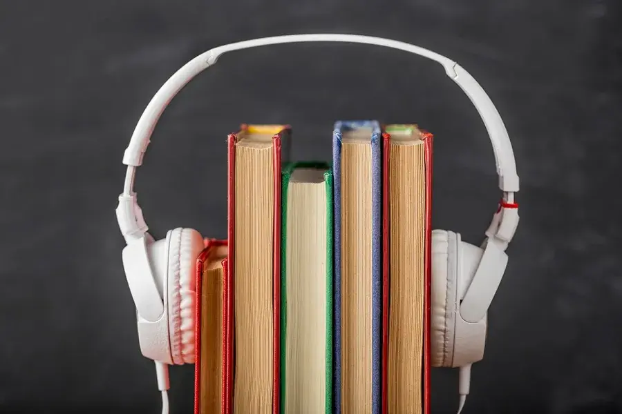 neuro-books-with-headphones